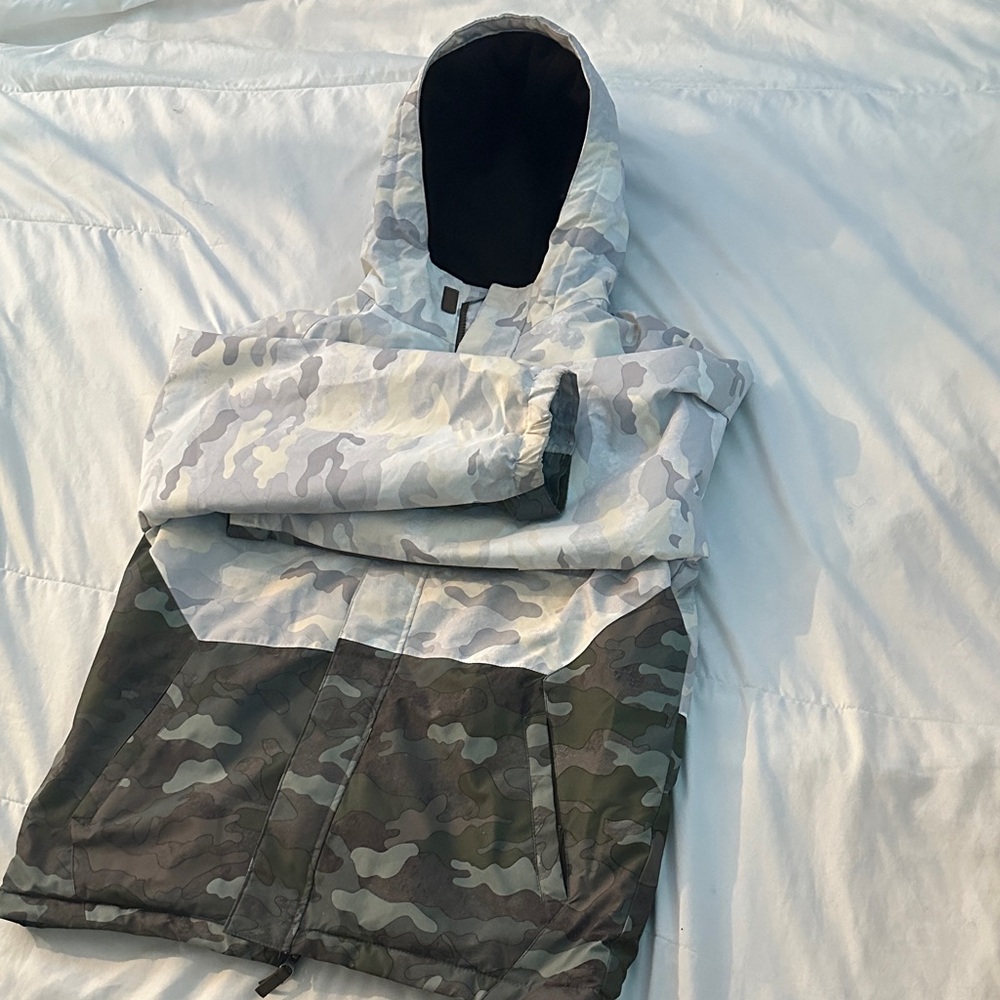Swiss Tech Kids Camo Puffer Jacket - Gray and Black $20
